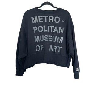 Metropolitan Museum of Art Black Logo Cropped Sweatshirt